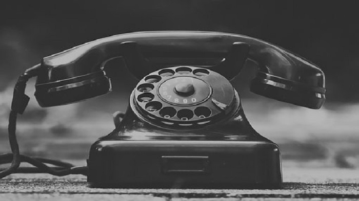 image en noir et blanc d'un téléphone fixe - communication téléphonique - Serenity