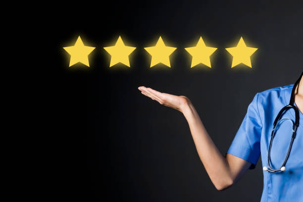 Une femme médecin avec un taux de qualité de traitement - fidélisation des patients - Serenity
