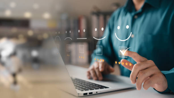 Concept d'enquête de satisfaction de la clientèle, les utilisateurs notent les expériences de service - customer delight - Serenity