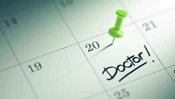 Image conceptuelle d'un calendrier avec une punaise verte - gérer les rendez-vous des patients - Serenity