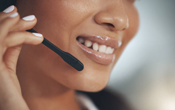 une femme au téléphone - gestion des rendez-vous médicaux - Serenity