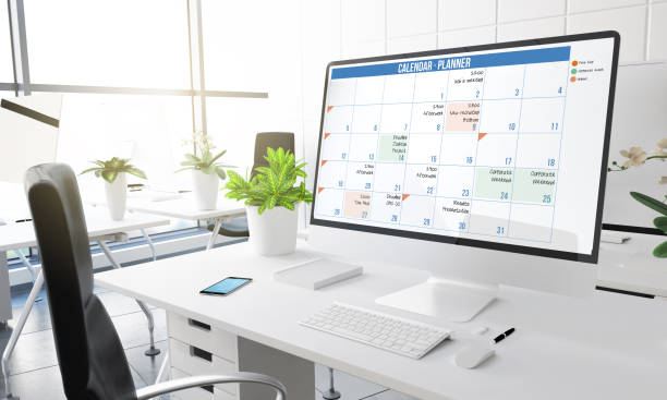 ordinateur avec calendrier à l'écran dans un bureau - gestion des agendas des médecins - Serenity