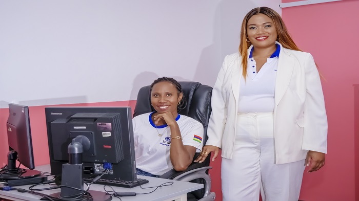 une télésecrétaire médicale et un manager chez Serenity - télésecrétariat externalisé - Serenity