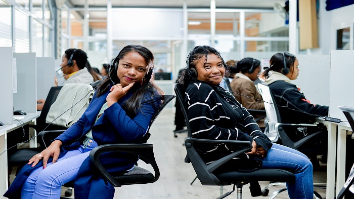 deux télésecrétaires médicales sur le plateau de Serenity - accueil téléphonique cabinet médical - Serenity